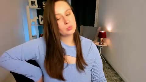 Snapshot of via_lattea_ chatting on 07-08-26, 04:22 Camilla online show from 07-08-26, 04:22