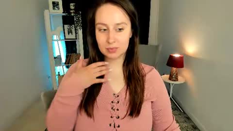 Snapshot of via_lattea_ chatting on 07-19-26, 01:37 Camilla online show from 07-19-26, 01:37