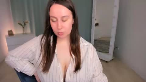 Snapshot of via_lattea_ chatting on 08-01-26, 04:39 Camilla online show from 08-01-26, 04:39