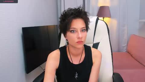 Snapshot of via_mayer chatting on 09-11-25, 09:15 Via online show from 09-11-25, 09:15