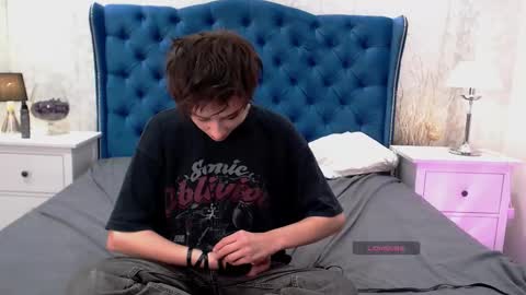Snapshot of via_mayer chatting on 09-27-25, 11:21 Via online show from 09-27-25, 11:21