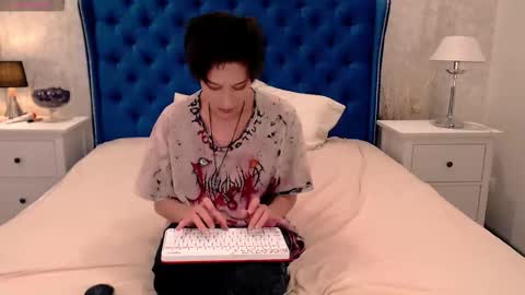 Snapshot of via_mayer chatting on 10-06-25, 09:34 Via online show from 10-06-25, 09:34
