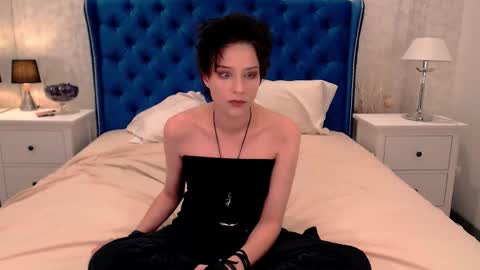 Snapshot of via_mayer chatting on 10-08-25, 08:28 Via online show from 10-08-25, 08:28