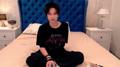 Snapshot of via_mayer chatting on 10-09-25, 08:29 Via online show from 10-09-25, 08:29