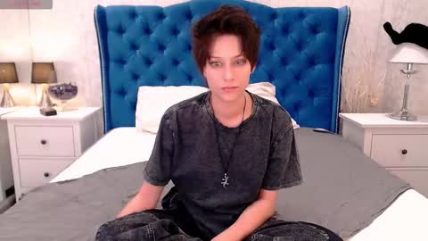 Snapshot of via_mayer chatting on 10-12-25, 08:08 Via online show from 10-12-25, 08:08