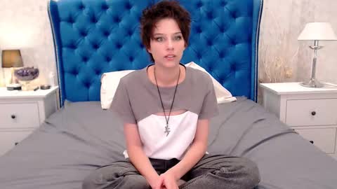 Snapshot of via_mayer chatting on 10-15-25, 03:12 Via online show from 10-15-25, 03:12