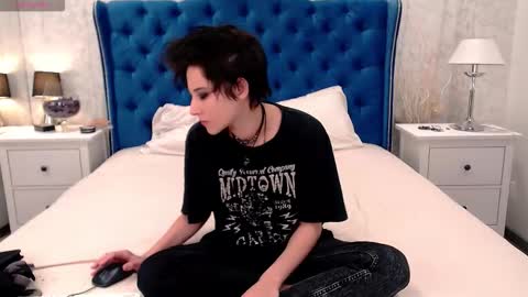 Snapshot of via_mayer chatting on 10-19-25, 02:34 Via online show from 10-19-25, 02:34