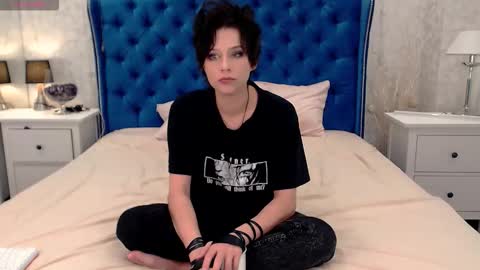 Snapshot of via_mayer chatting on 10-24-25, 06:26 Via online show from 10-24-25, 06:26