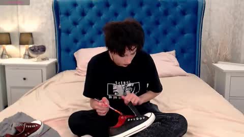 Snapshot of via_mayer chatting on 10-25-25, 08:55 Via online show from 10-25-25, 08:55