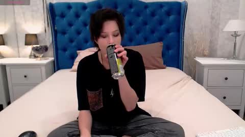 Snapshot of via_mayer chatting on 11-14-25, 11:02 Via online show from 11-14-25, 11:02