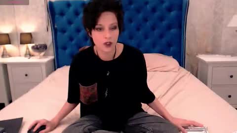 Snapshot of via_mayer chatting on 11-15-25, 11:10 Via online show from 11-15-25, 11:10