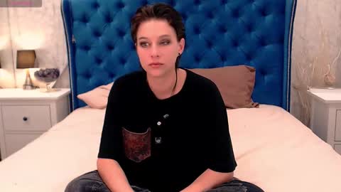 Snapshot of via_mayer chatting on 11-18-25, 03:12 Via online show from 11-18-25, 03:12