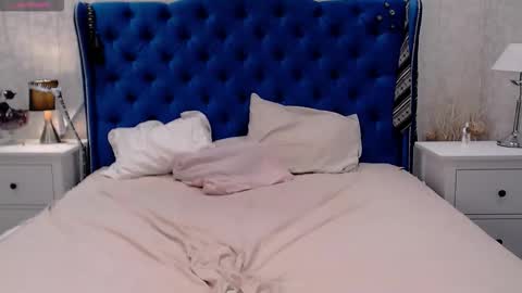 Snapshot of via_mayer chatting on 11-29-25, 10:35 Via online show from 11-29-25, 10:35