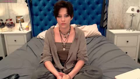 Snapshot of via_mayer chatting on 12-17-25, 01:33 Via online show from 12-17-25, 01:33