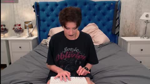 Snapshot of via_mayer chatting on 12-18-25, 10:49 Via online show from 12-18-25, 10:49