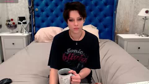 Snapshot of via_mayer chatting on 12-23-25, 04:21 Via online show from 12-23-25, 04:21