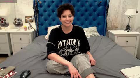 Snapshot of via_mayer chatting on 03-05-26, 01:01 Via online show from 03-05-26, 01:01