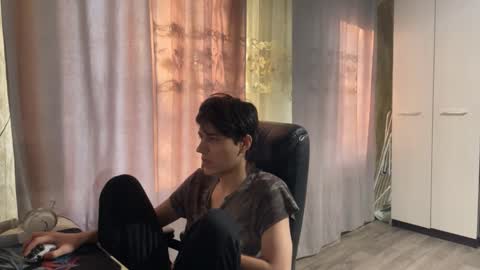 vialeras online show from 11-18-25, 03:45