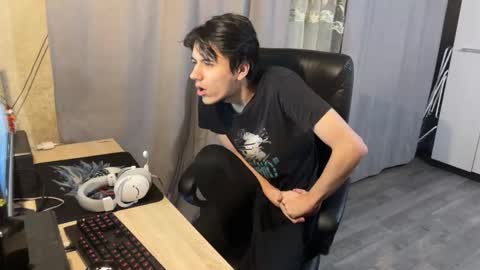 Snapshot of vialeras chatting on 12-15-25, 09:41 vialeras online show from 12-15-25, 09:41