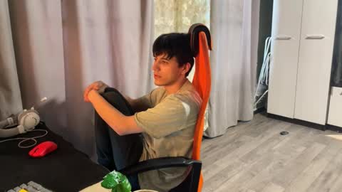 Snapshot of vialeras chatting on 02-12-26, 03:01 vialeras online show from 02-12-26, 03:01