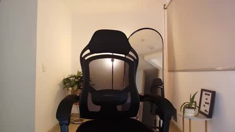 Vianca Cruz online show from 11-19-25, 01:33