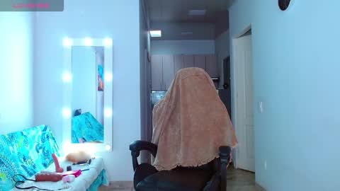 Ariana  online show from 11-26-25, 06:31