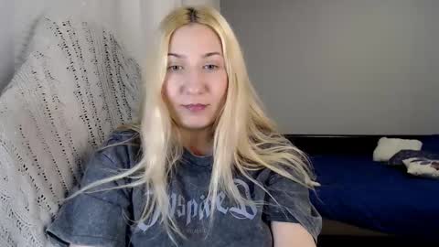 Amelia online show from 10-20-25, 07:14