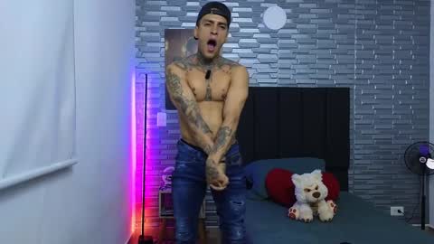 Snapshot of vicctorzc chatting on 01-11-25, 11:13 Victor cardenas online show from 01-11-25, 11:13