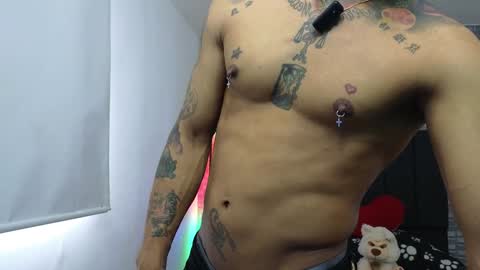 Snapshot of vicctorzc chatting on 01-12-25, 08:03 Victor cardenas online show from 01-12-25, 08:03