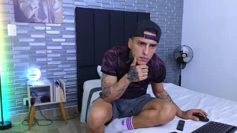 Snapshot of vicctorzc chatting on 01-23-25, 09:39 Victor cardenas online show from 01-23-25, 09:39