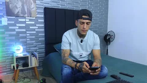 Snapshot of vicctorzc chatting on 01-25-25, 08:31 Victor cardenas online show from 01-25-25, 08:31