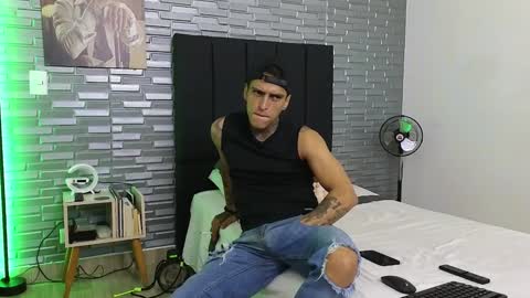 Snapshot of vicctorzc chatting on 02-07-25, 04:06 Victor cardenas online show from 02-07-25, 04:06