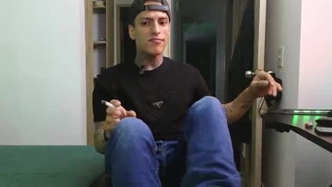 Snapshot of vicctorzc chatting on 02-11-25, 01:10 Victor cardenas online show from 02-11-25, 01:10