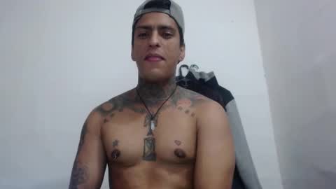 Snapshot of vicctorzc chatting on 11-25-25, 05:24 Victor cardenas online show from 11-25-25, 05:24