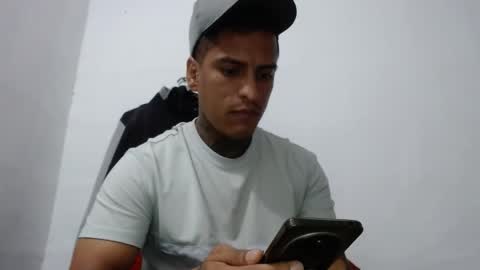 Snapshot of vicctorzc chatting on 12-05-25, 08:38 Victor cardenas online show from 12-05-25, 08:38