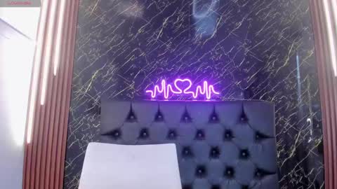 Snapshot of vichy_evans chatting on 10-25-25, 07:52 Vichy Everyday From 1400 to 2130 Col Time online show from 10-25-25, 07:52
