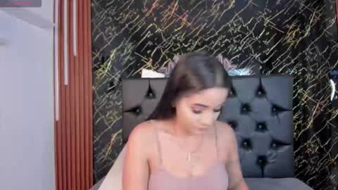 Snapshot of vichy_evans chatting on 11-28-25, 07:38 Vichy Everyday From 1400 to 2130 Col Time online show from 11-28-25, 07:38