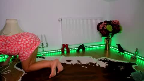 ViciousQueenu can call me Laura online show from 07-22-26, 06:43