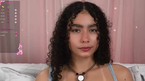 Snapshot of vicky_curly chatting on 10-19-25, 04:02 vicky_curly online show from 10-19-25, 04:02