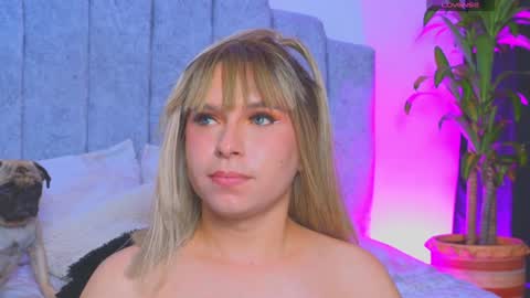 Snapshot of vicky_hot_x chatting on 12-29-24, 04:27 online show from 12-29-24, 04:27