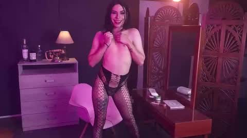 Snapshot of vicky_hot_x chatting on 02-15-25, 09:37 online show from 02-15-25, 09:37