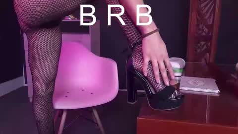 Snapshot of vicky_hot_x chatting on 01-06-26, 04:00 online show from 01-06-26, 04:00