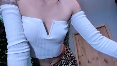 Snapshot of vickyjackson_ chatting on 06-22-26, 12:24 Victoria online show from 06-22-26, 12:24