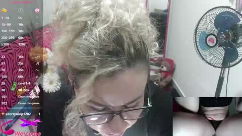 Snapshot of vickysexyx chatting on 11-25-25, 07:58 Valentina online show from 11-25-25, 07:58