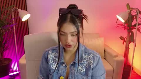 Snapshot of victoria___moon chatting on 01-09-26, 01:14 victoria online show from 01-09-26, 01:14