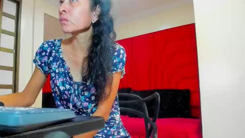 Snapshot of victoria__grey_ chatting on 05-14-26, 07:31 Victoria grey online show from 05-14-26, 07:31