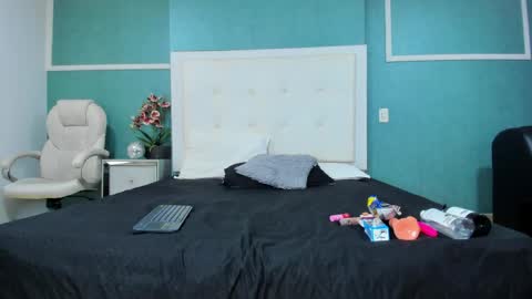 Snapshot of victoria_cutee chatting on 04-23-26, 04:31 online show from 04-23-26, 04:31