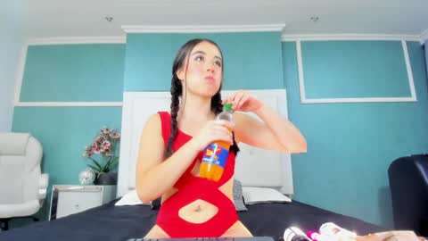 Snapshot of victoria_cutee chatting on 05-01-26, 12:10 online show from 05-01-26, 12:10