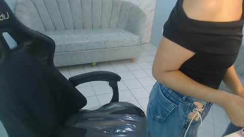 Victoria online show from 04-25-26, 01:14