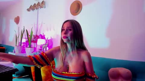 Victoria  online show from 02-04-25, 01:45